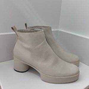 Ecco size 7, beige booties
